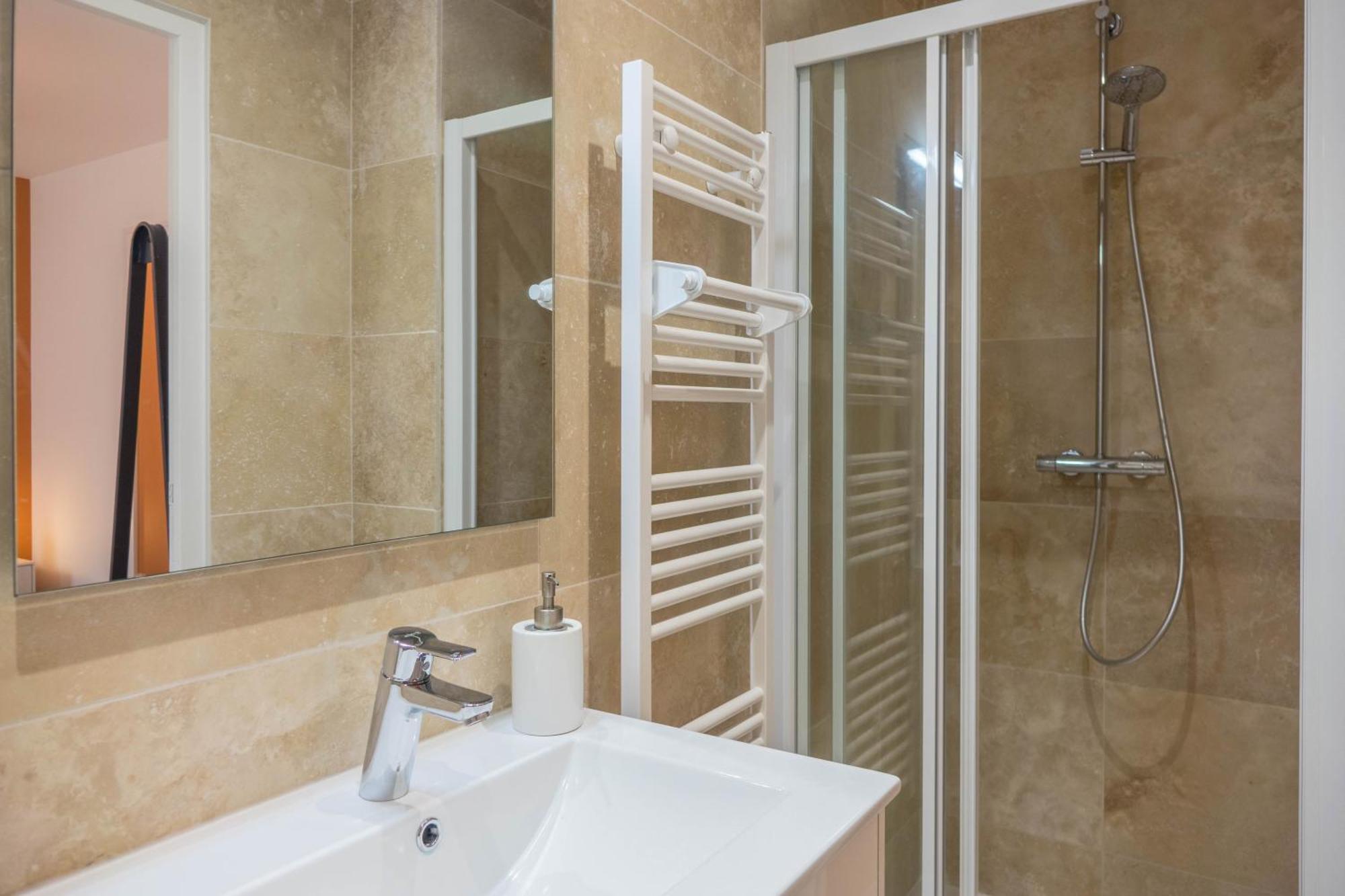 Beau Quartier Et Central, Maison Spacieuse Avec Cour, 3 Chambres, 3 Salles De Bains A 10 Min A Pied De La Gare Ορλεάνη Εξωτερικό φωτογραφία